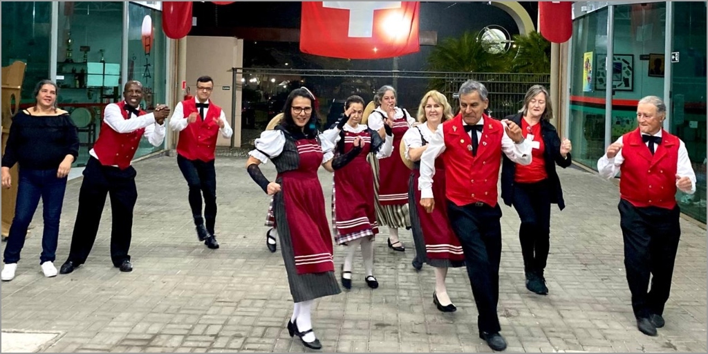 Evento 'Agosto suíço' é um movimento cultural que celebra os costumes e as tradições dos colonizadores 