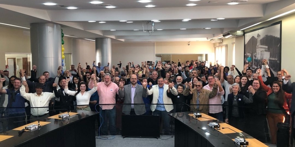 Sérgio Louback (Republicanos) e Rogério Alves (PMN) oficializaram a chapa na manhã de domingo, 28