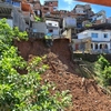 Cinco residências são interditadas pela Defesa Civil em Nova Friburgo após queda de barreira