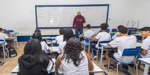 Governo do RJ publica edital com mais de 4 mil vagas para professores temporários; veja como se inscrever