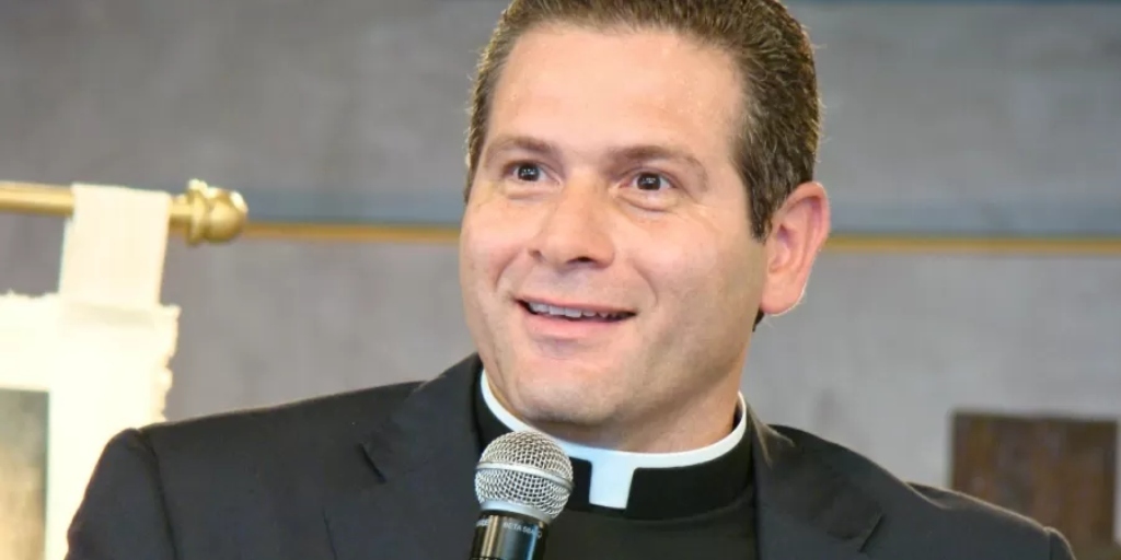 Padre Alexandre Paciolli, investigado por estupro de vulnerável em Nova Friburgo, é denunciado por importunação sexual em Itaperuna