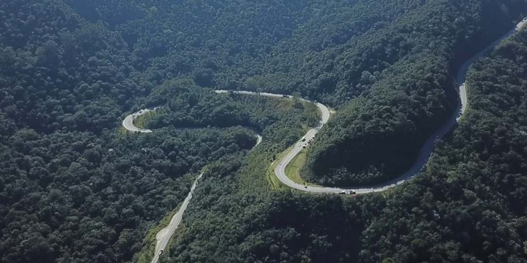 Concessionária alerta motoristas para terem atenção redobrada em trechos da serra