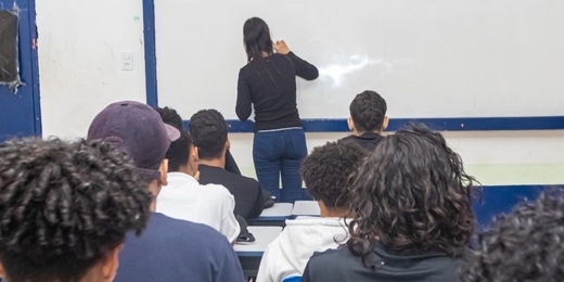 Faetec oferece mais de 600 vagas para professores temporários; inscrições já estão abertas