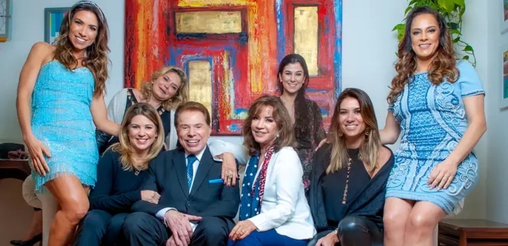 Silvio Santos com as seis filhas e a esposa, Íris Abravanel