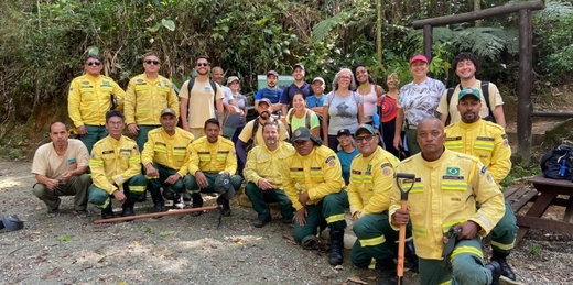 Mutirão de reflorestamento supera expectativas e planta 1.500 mudas no Parque Municipal Montanhas de Teresópolis