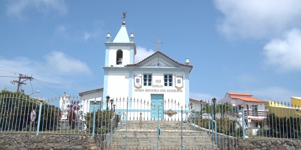 Igreja foi erguida em 1503 pelos portugueses e é considerada uma das primeiras edificações do Brasil