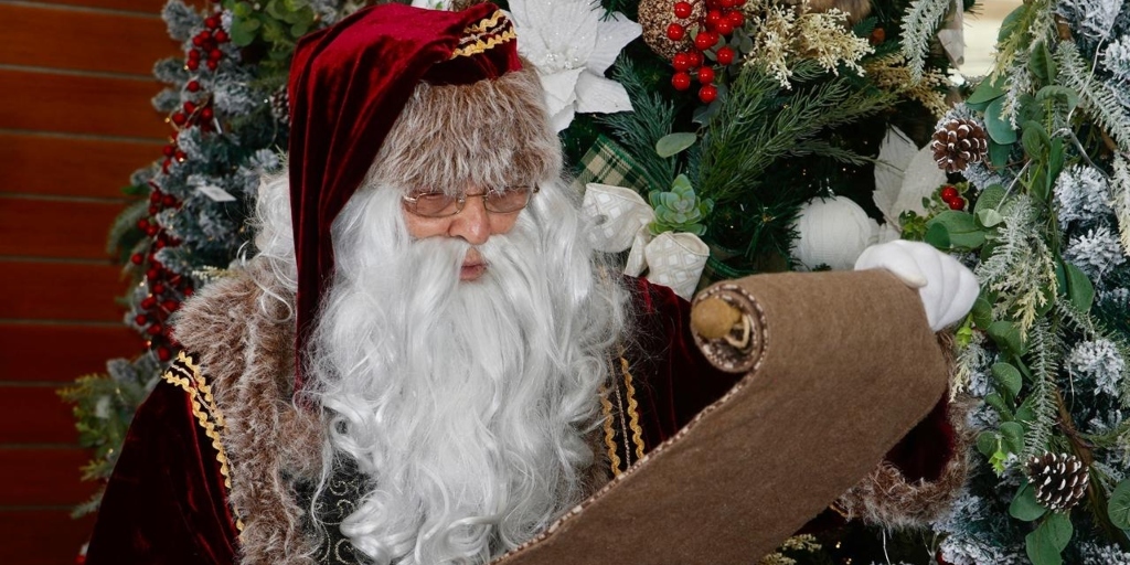 Papai Noel com mais tempo em atividade no país vive em Teresópolis e faz campanha para entrar no Guinness Book