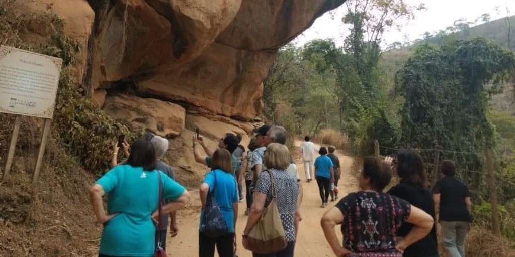 Passeio ecológico pela trilha 'Caminhos do Imperador' em Cantagalo