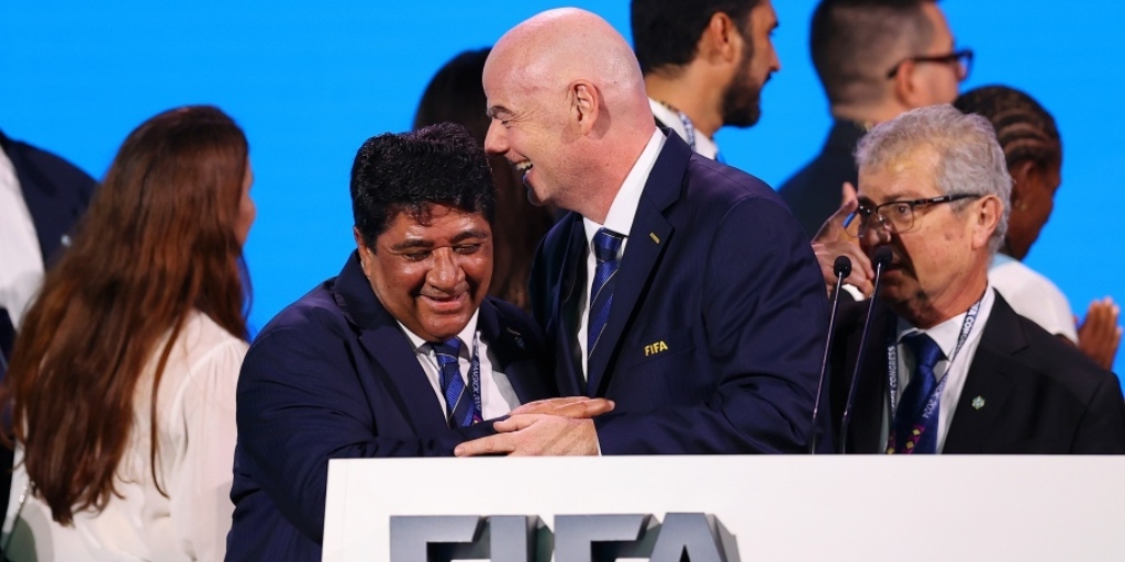 Ednaldo Rodrigues, presidente da CBF e Gianni Infantino, presidente da Fifa, durante eleição