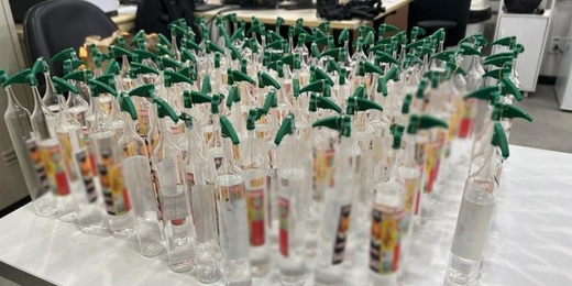 Polícia Federal prende casal em Cabo Frio com 198 frascos de lança-perfume em correspondência