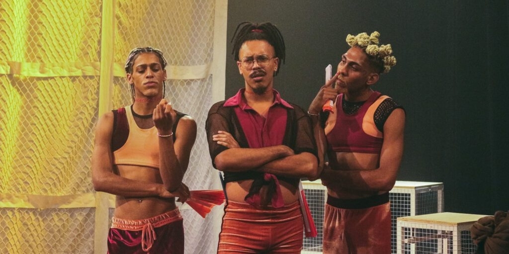 Peça vencedora do  Prêmio Shell de Teatro e do Prêmio Prio do Humor chega a Friburgo neste sábado