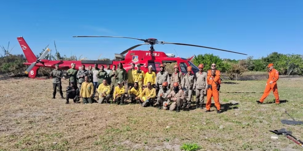 Trabalho contou com 30 agentes, além do apoio aéreo dos bombeiros 