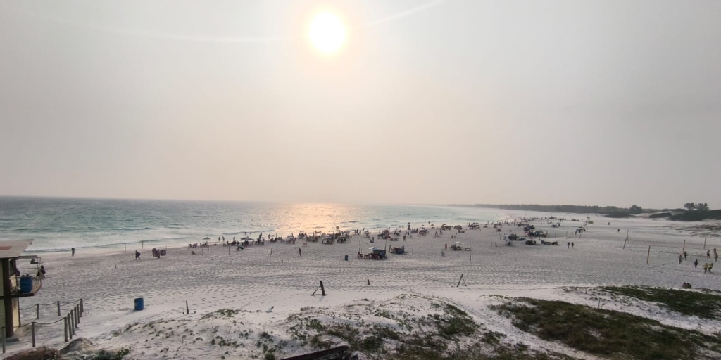 Tempo na tarde desta quinta-feira, 5, na Praia Grande, em Arraial do Cabo