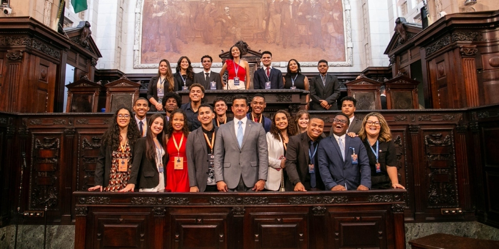 Estudantes da rede estadual representam diferentes municípios do Rio em Parlamento Juvenil da Alerj