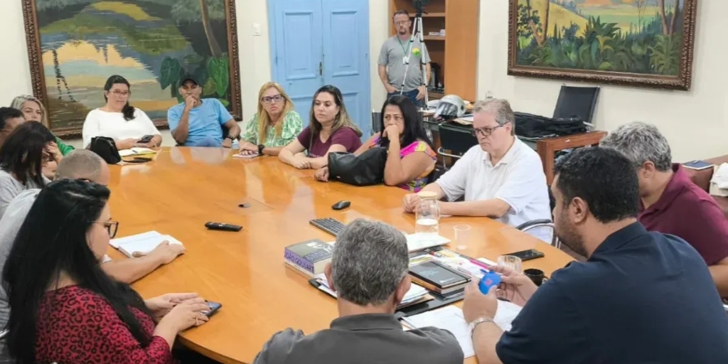 Prefeito de Teresópolis se reúne com SINDPMT e Sepe para tratar do 13º salário atrasado